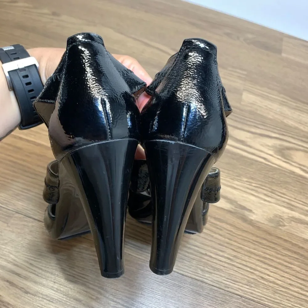 Michael Kors Berkley‎ T-Strap Dress Sandals Black Crinkle Patent Size 9M